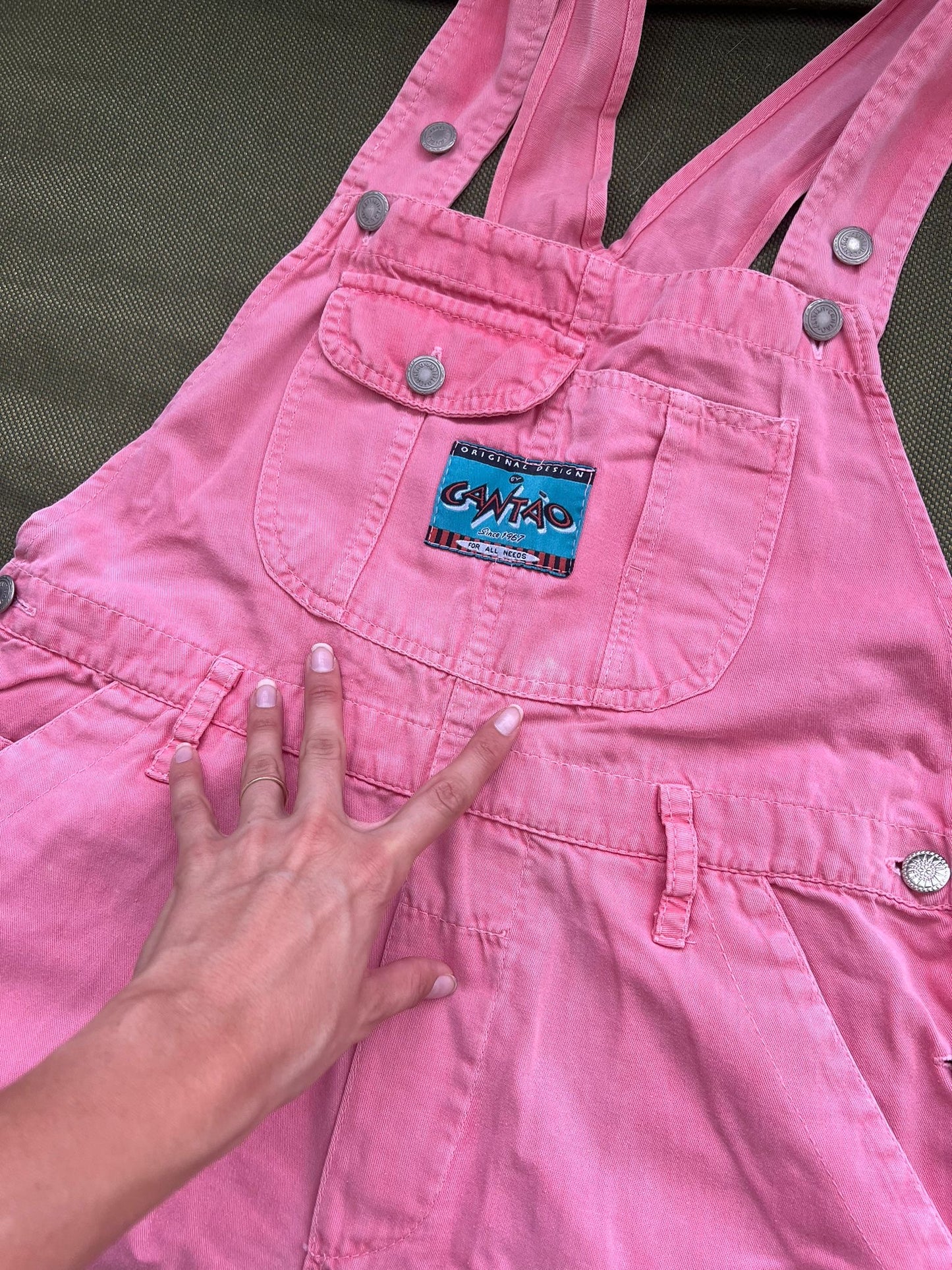 אוברול חלומי ורוד משנות ה-90