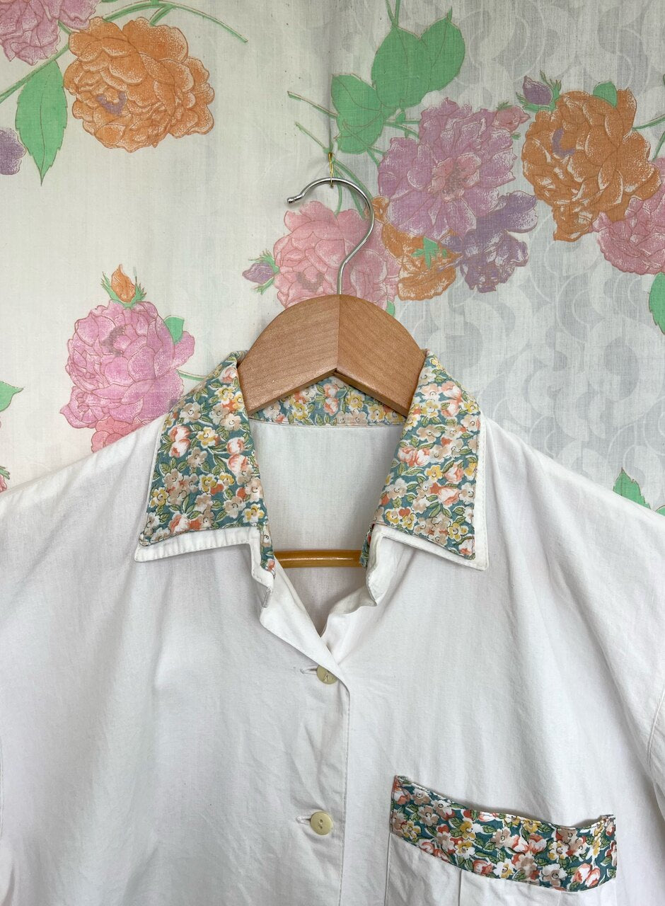 80's White Flower Detailed Shirt