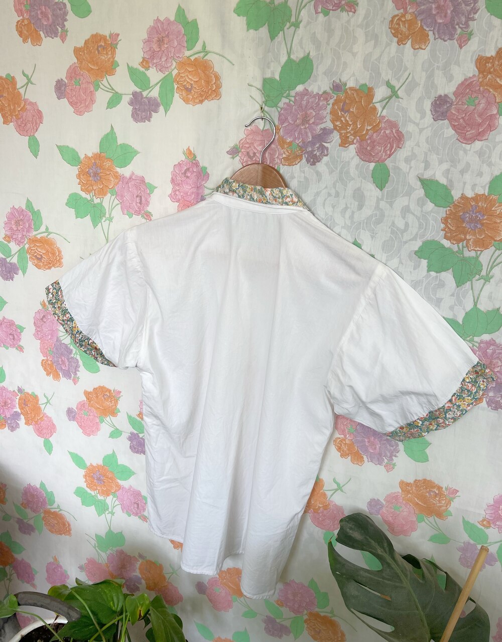 80's White Flower Detailed Shirt