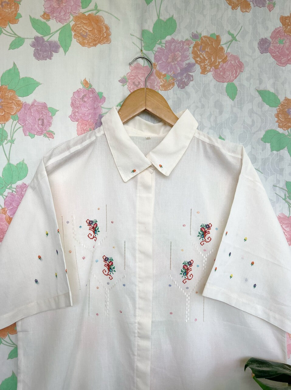 80's Embroidered Cream Shirt