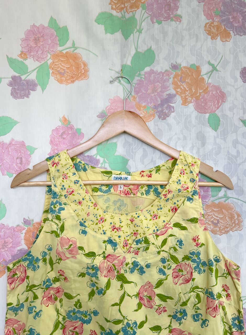 Sleeveless Flower Cropped Shirt