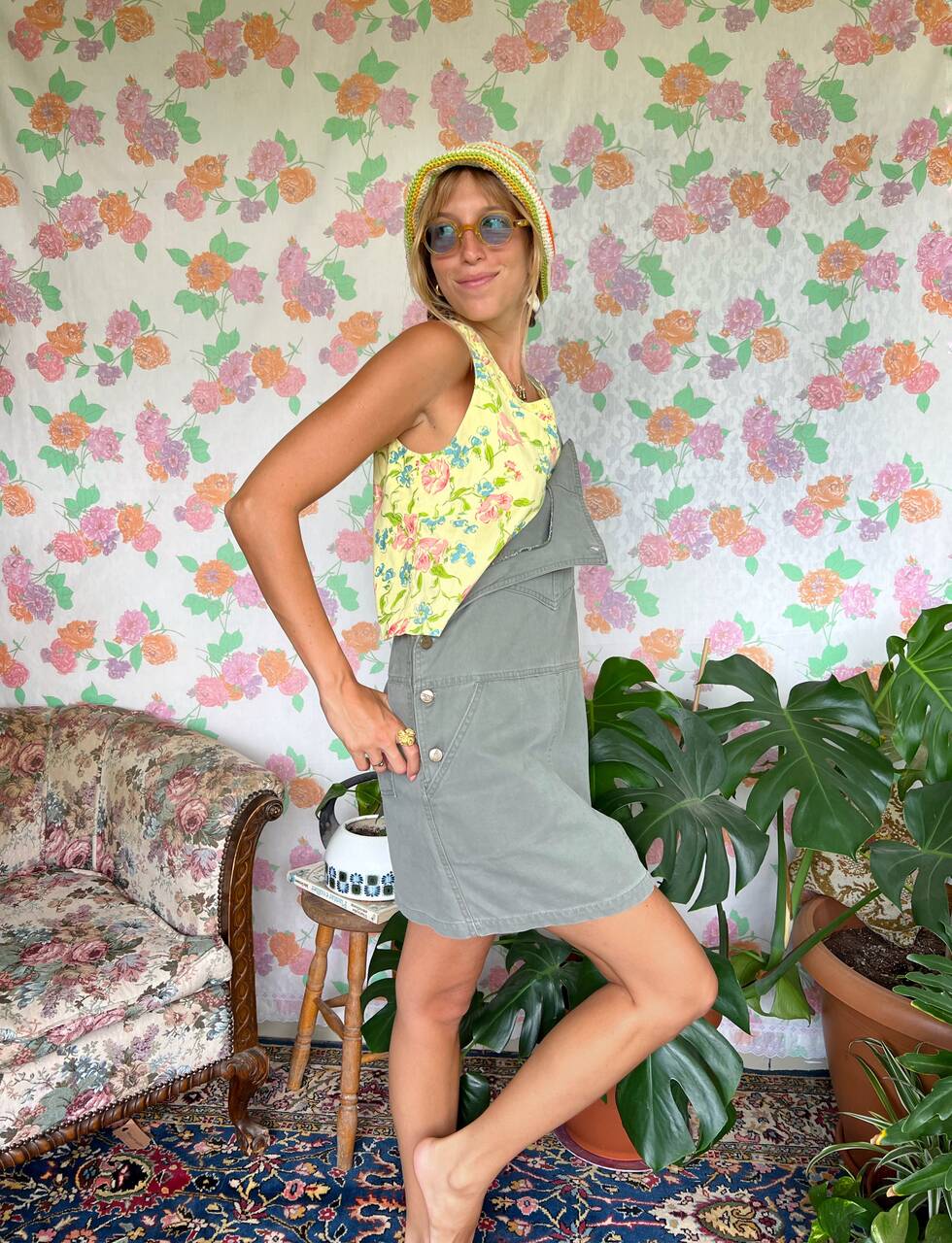 Sleeveless Flower Cropped Shirt