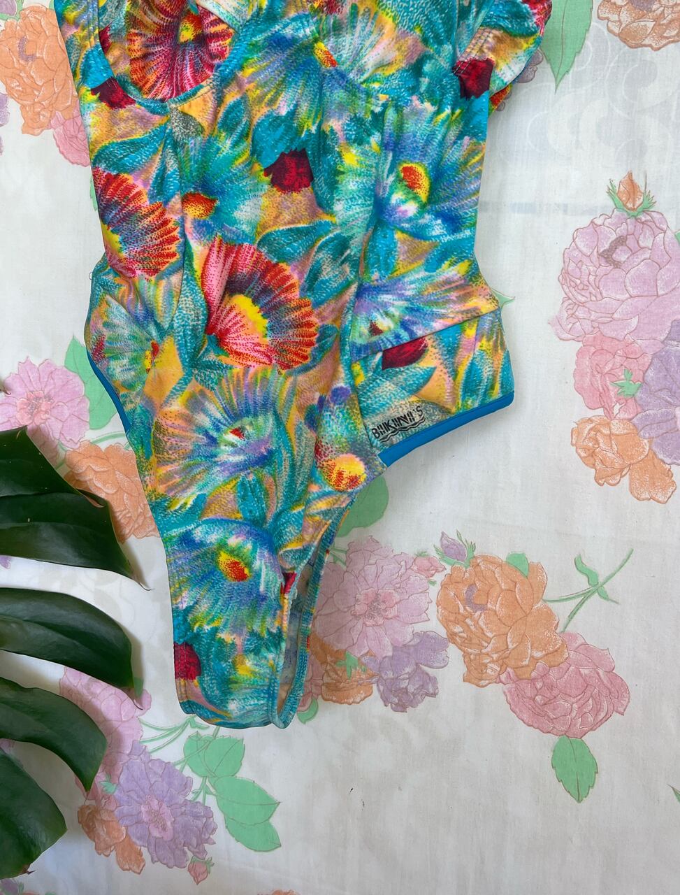 בגד ים פסטל כיפי משנות ה-90