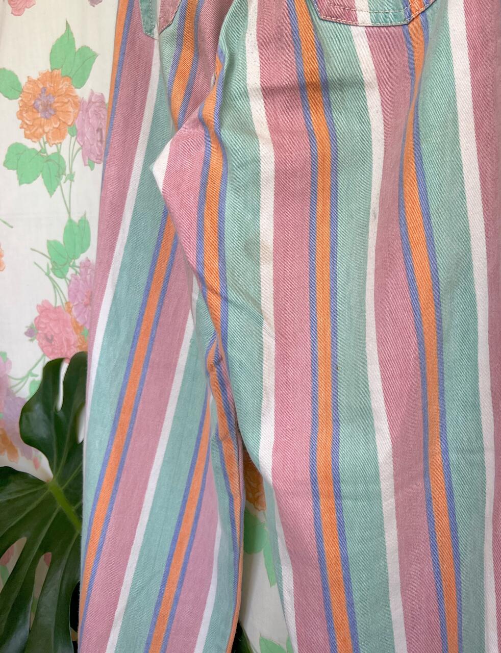 מכנסי פסים בצבע פסטל של שנות ה-90