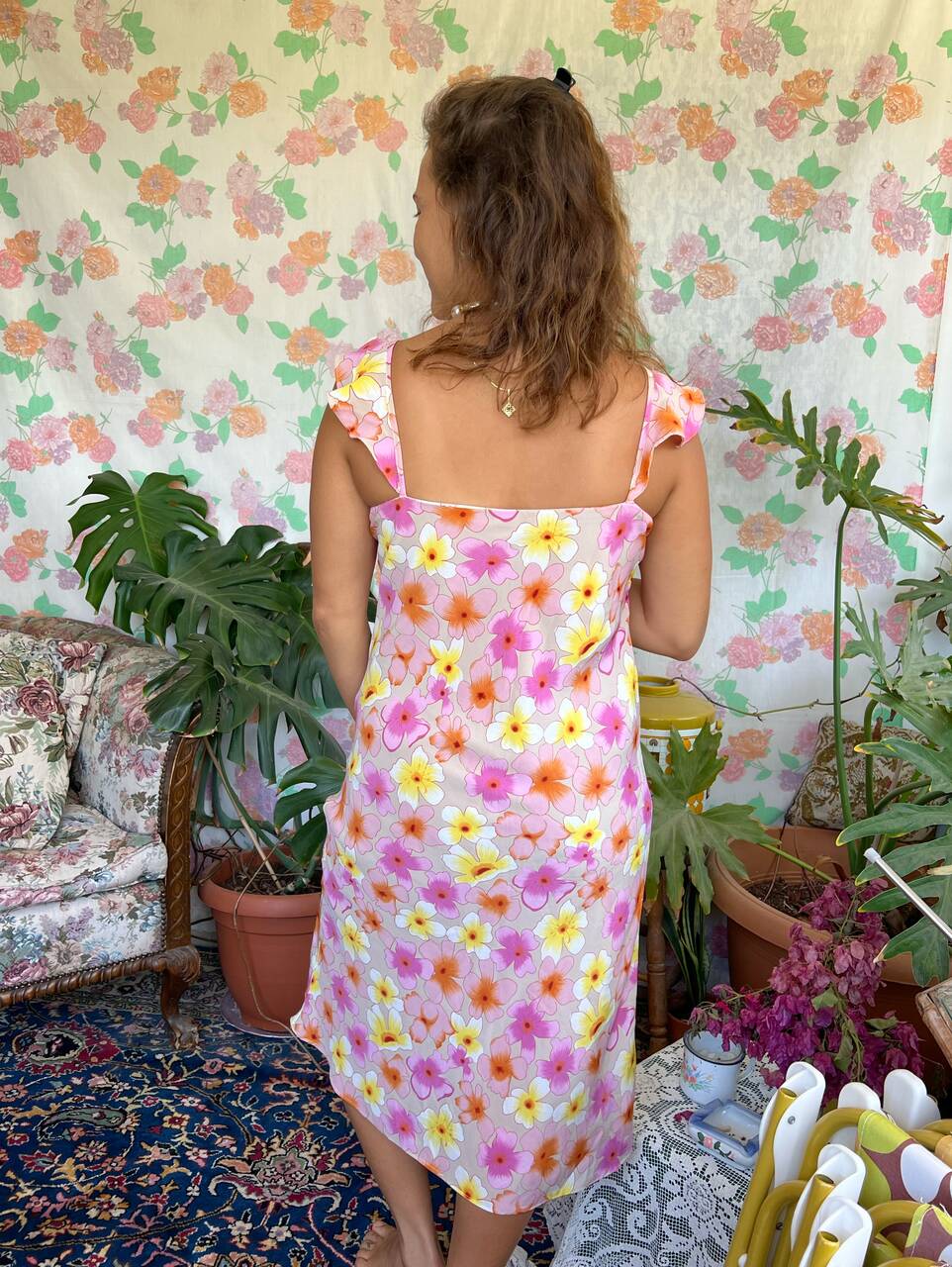 שמלה פרחונית ורודה משנות ה-90