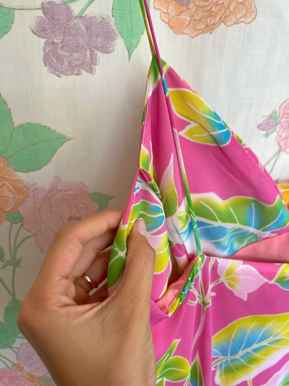 שמלה מודפסת מהנה משנות ה-90