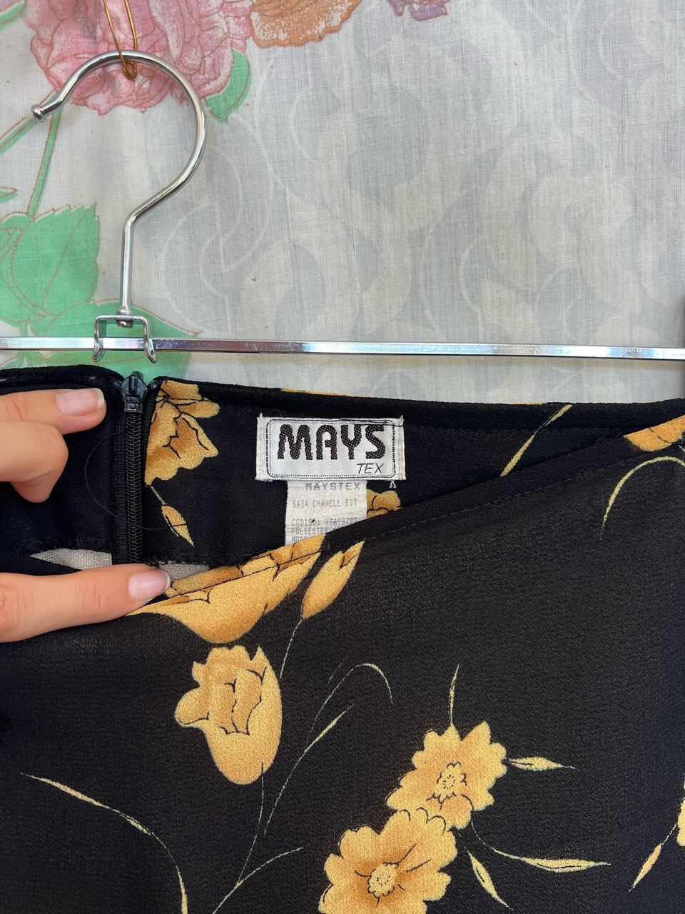 חצאית פרחונית שחורה משנות ה-90