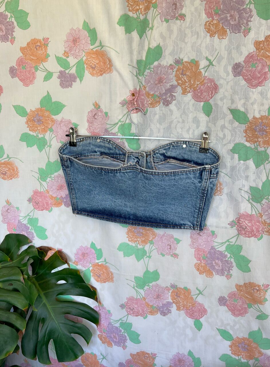 טופ קצר ללא כתפיות משנות ה-90