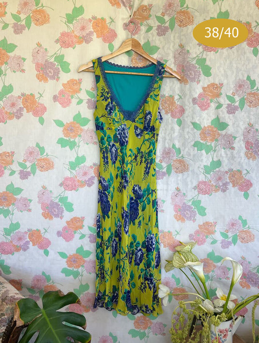 00's Unique Lace Detailed Dress
