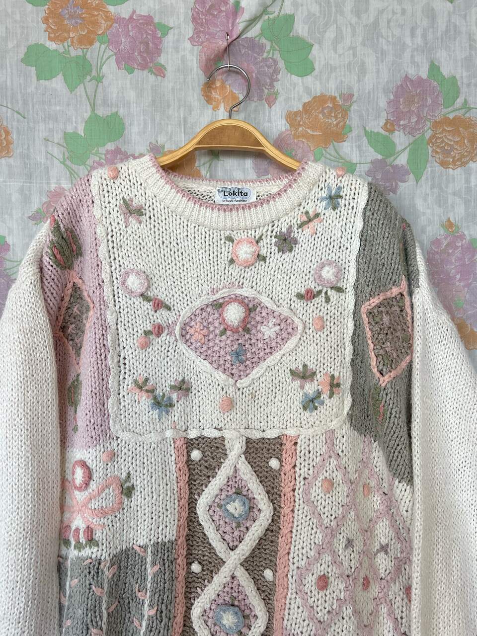 90's Flower Embroidered Sweater