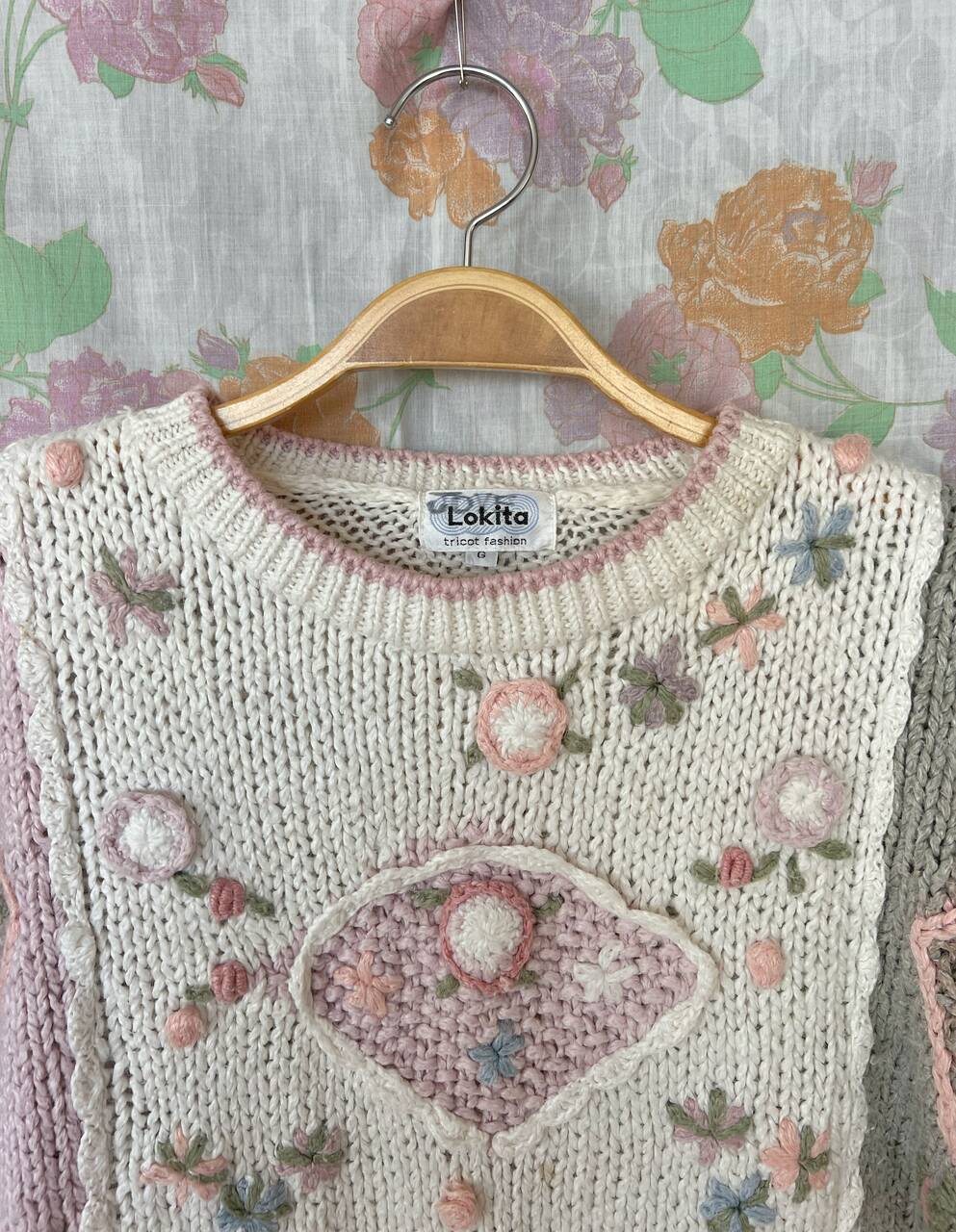 90's Flower Embroidered Sweater