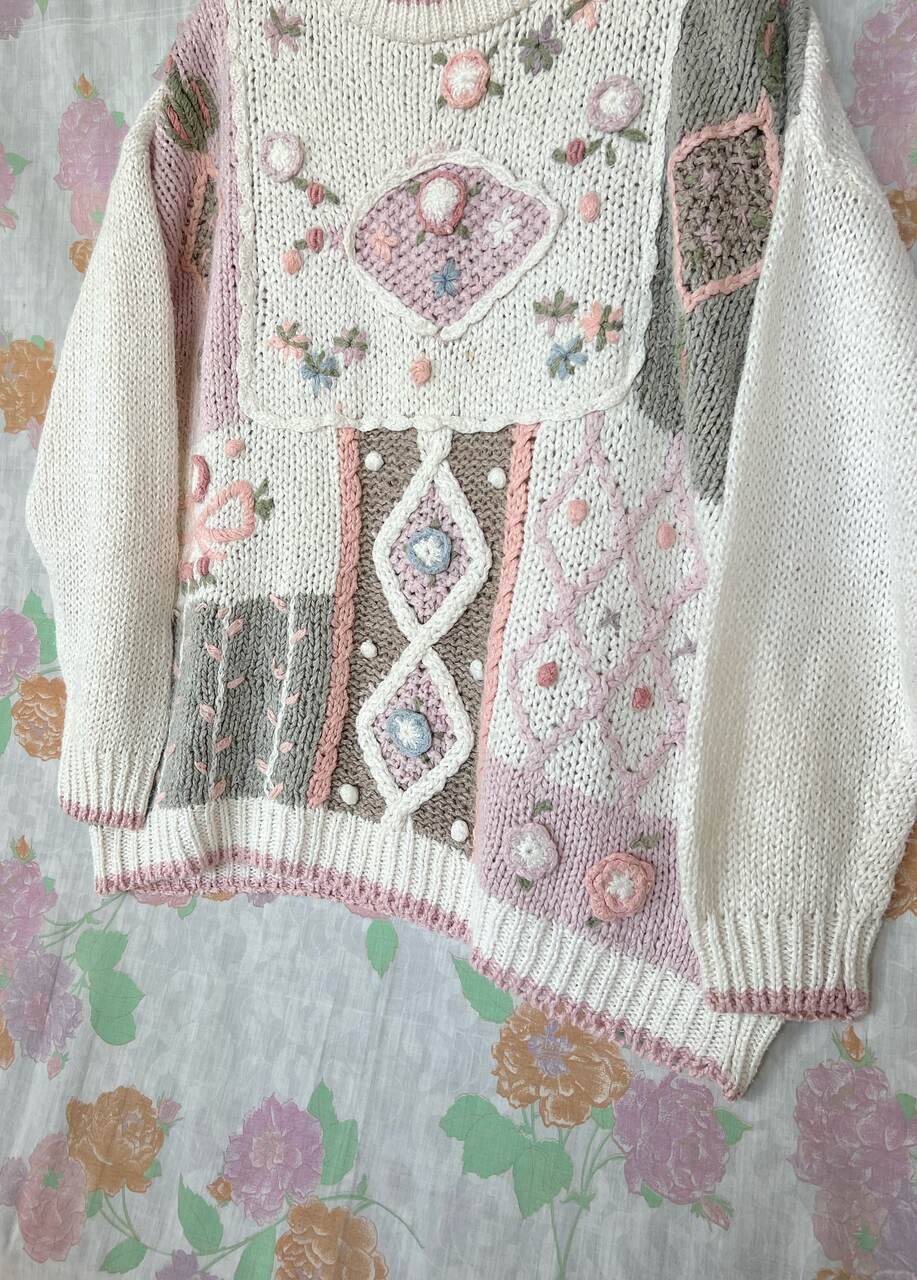 90's Flower Embroidered Sweater