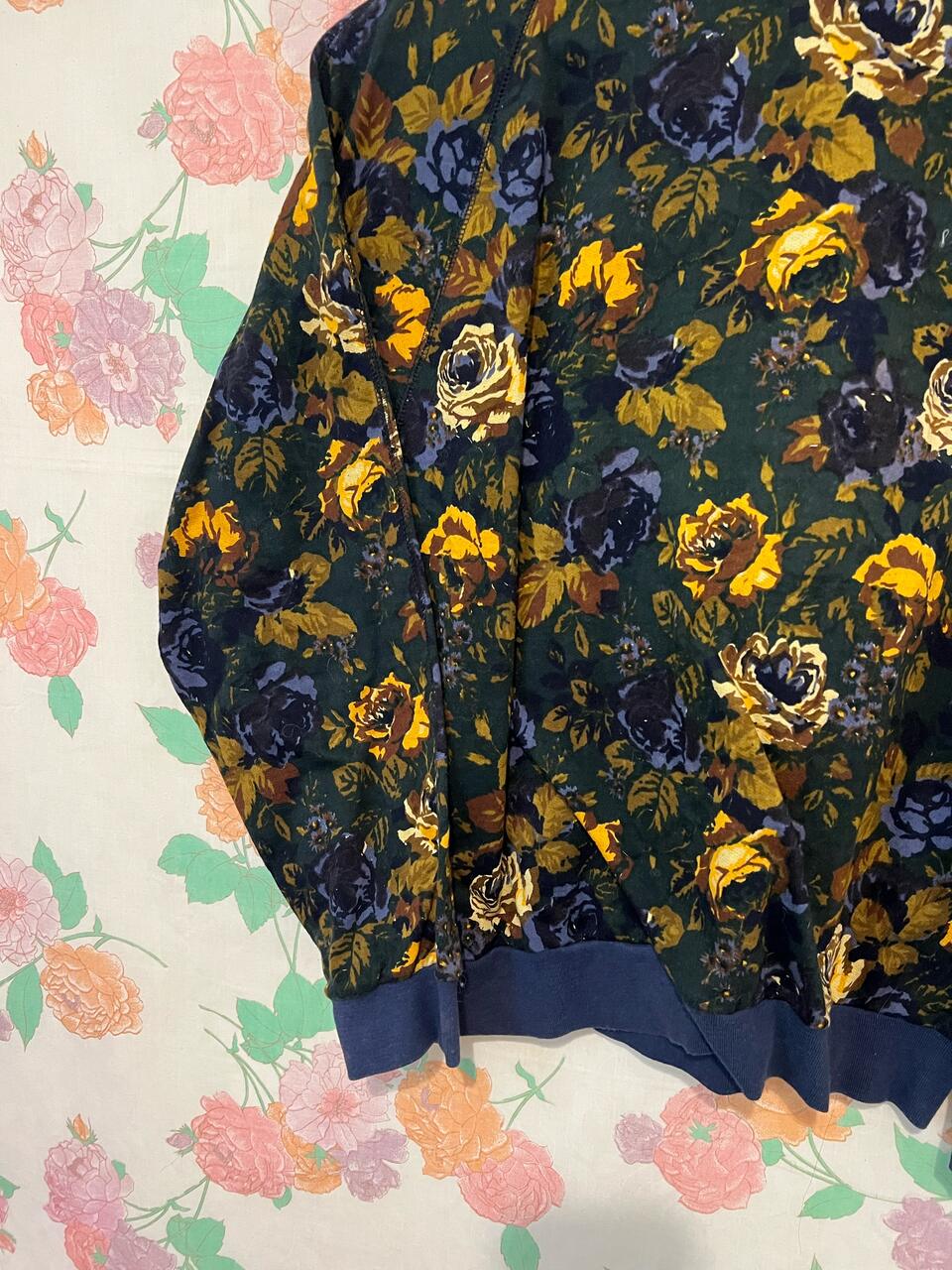 90's Dark Floral Print Sweatshirt