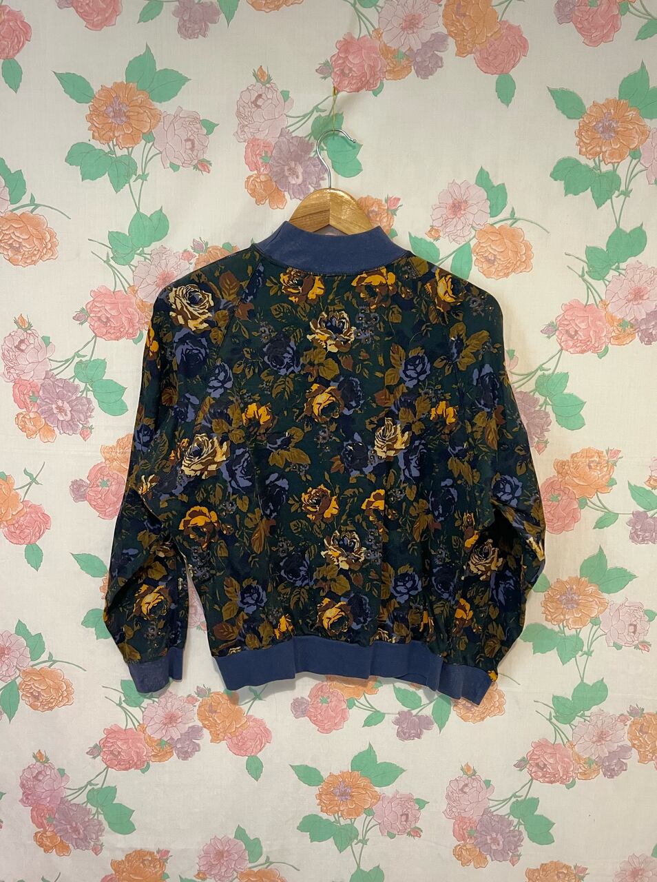 90's Dark Floral Print Sweatshirt