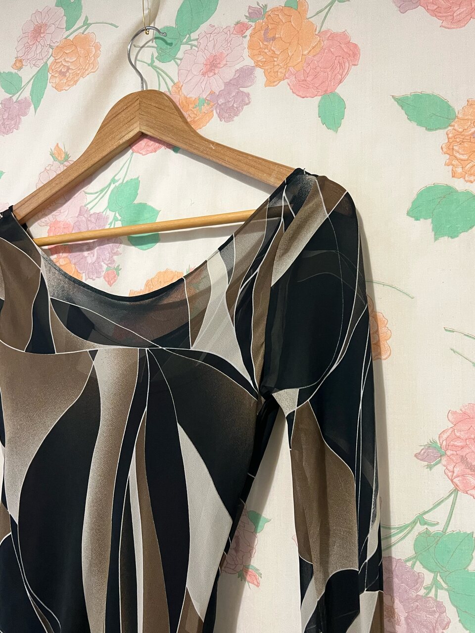 90's Graphic Swirl Long-Sleeve Dress