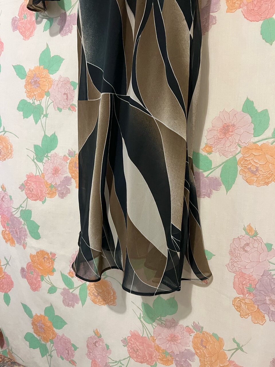 90's Graphic Swirl Long-Sleeve Dress