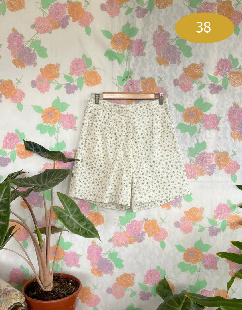 90's White Floral Shorts