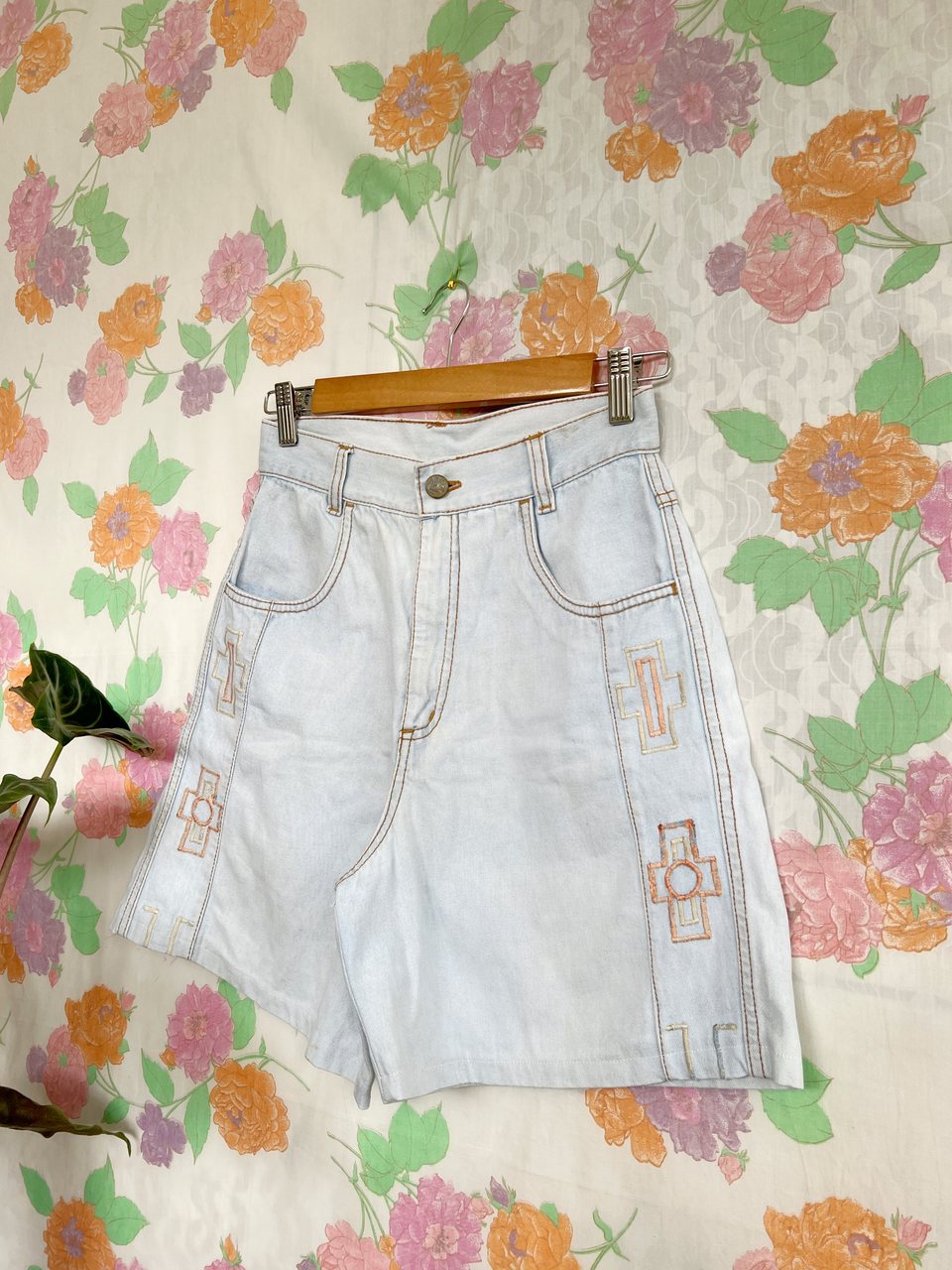 90's Sided Embroidery Denim Shorts